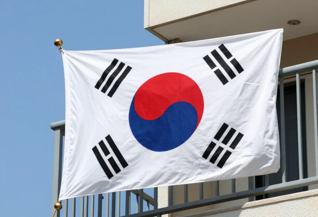 아파트 베란다에 게양된 태극기, 광복절 태극기 다는 법